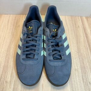 Adidas Gazelle Men's Navy and Mint Sneakers size 9
